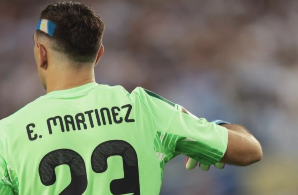 Emiliano Martinez Siap Ribut dengan Aston Villa Demi Gabung Si Nyonya Tua