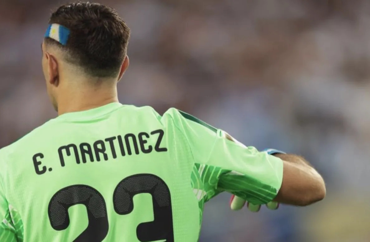 Emiliano Martinez Siap Ribut dengan Aston Villa Demi Gabung Si Nyonya Tua 1 Emiliano Martinez Siap Ribut dengan Aston Villa Demi Gabung Si Nyonya Tua