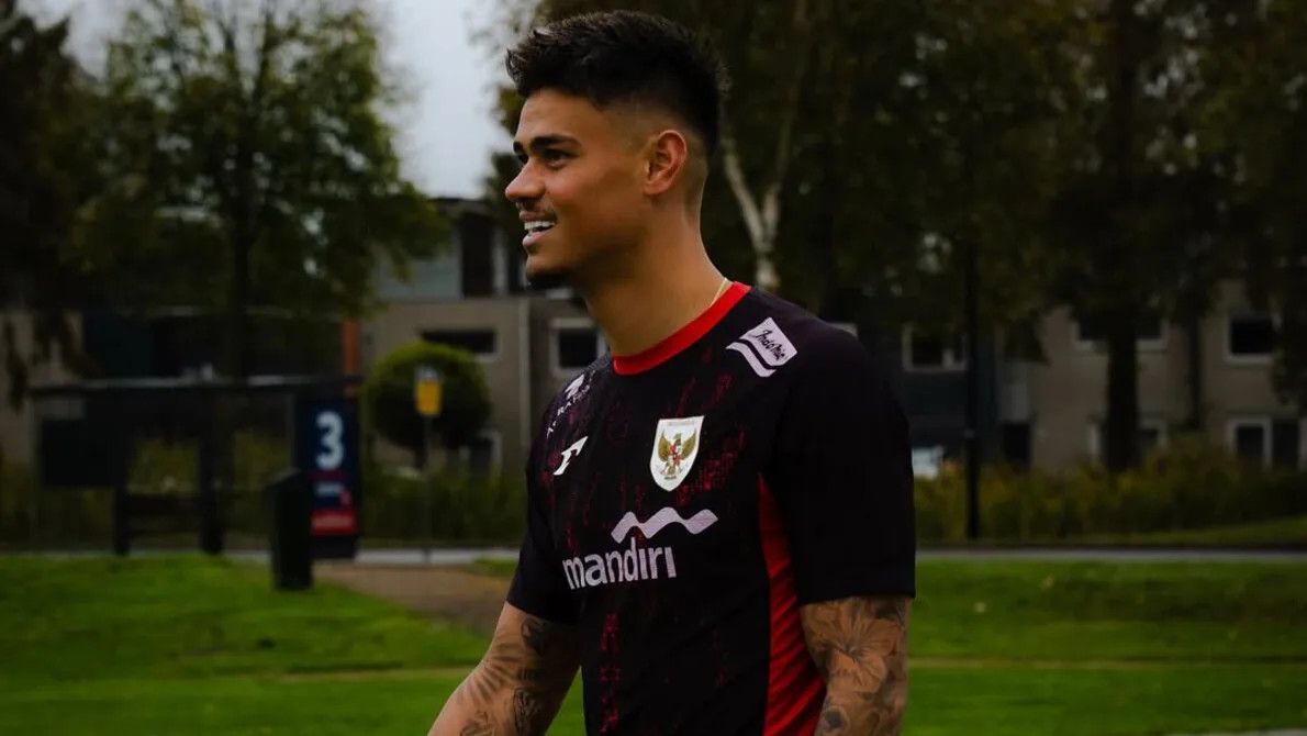 Masa Depan Mees Hilgers di Ujung Tanduk? Pelatih FC Twente Beri Sinyal Perpisahan untuk Bek Timnas Indonesia 1 Masa Depan Mees Hilgers di Ujung Tanduk? Pelatih FC Twente Beri Sinyal Perpisahan untuk Bek Timnas Indonesia