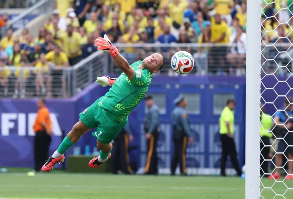 Dulu Atlet Ski, Kiper Orjan Nyland Jadi Mimpi Buruk Brasil di Piala Dunia 2026