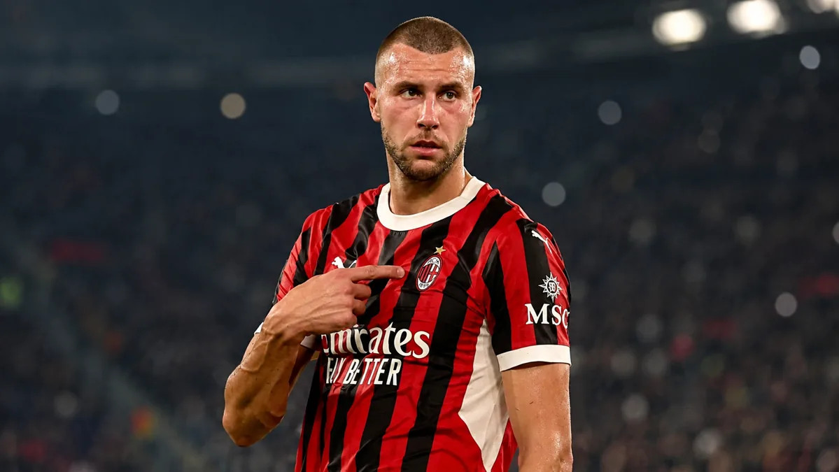Bukan Pindah Posisi, Ini Alasan Strahinja Pavlovic Disebut 'Penyerang Bayangan' Baru AC Milan 1 Bukan Pindah Posisi, Ini Alasan Strahinja Pavlovic Disebut 'Penyerang Bayangan' Baru AC Milan