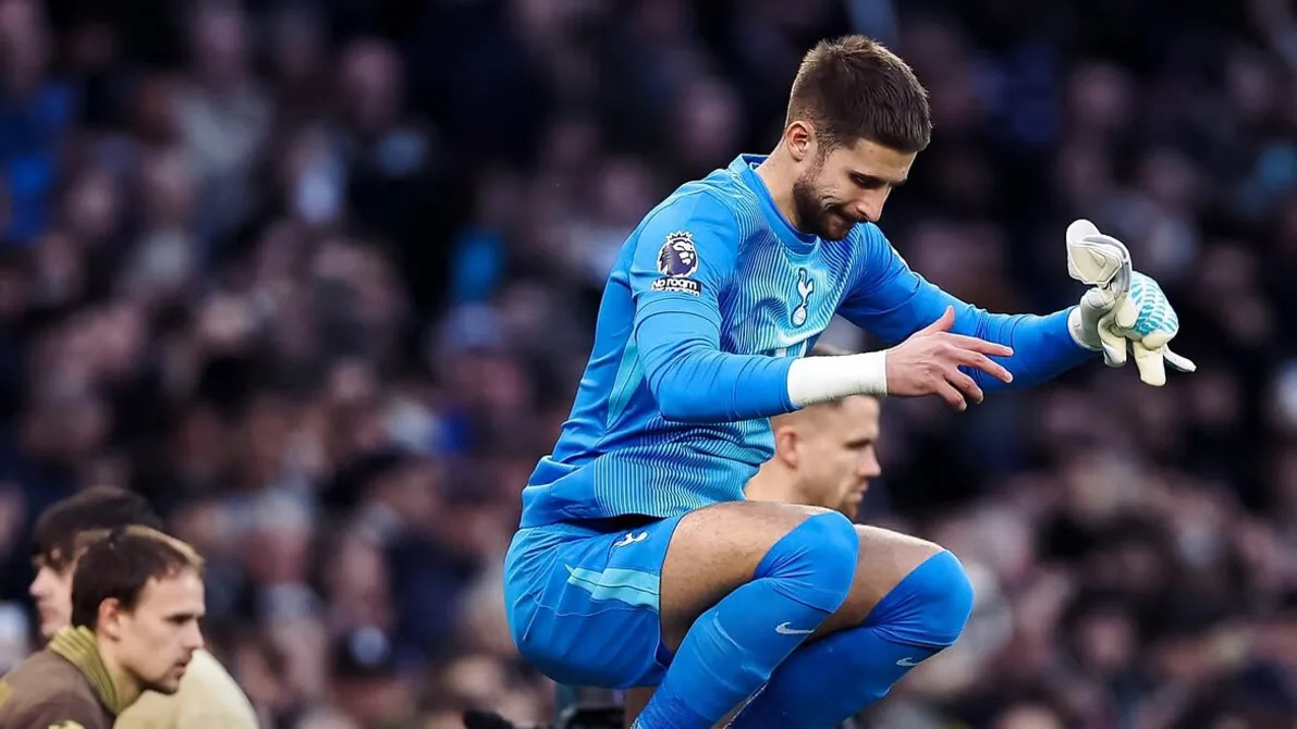 Dianggap Opsi Paling Ideal, Ini Alasan Utama Juventus Berani Angkut Guglielmo Vicario dari Tottenham 1 Dianggap Opsi Paling Ideal, Ini Alasan Utama Juventus Berani Angkut Guglielmo Vicario dari Tottenham