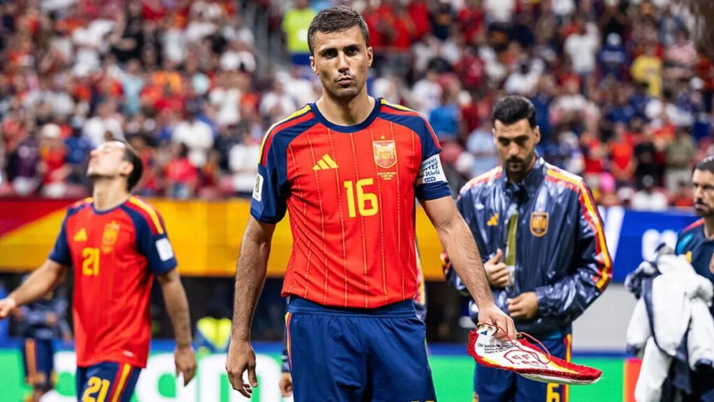 Sentilan Menohok Jurnalis Spanyol Usai Rodri Gabung Barcelona: Jangan Harap Dapat Gelar Liga Champions