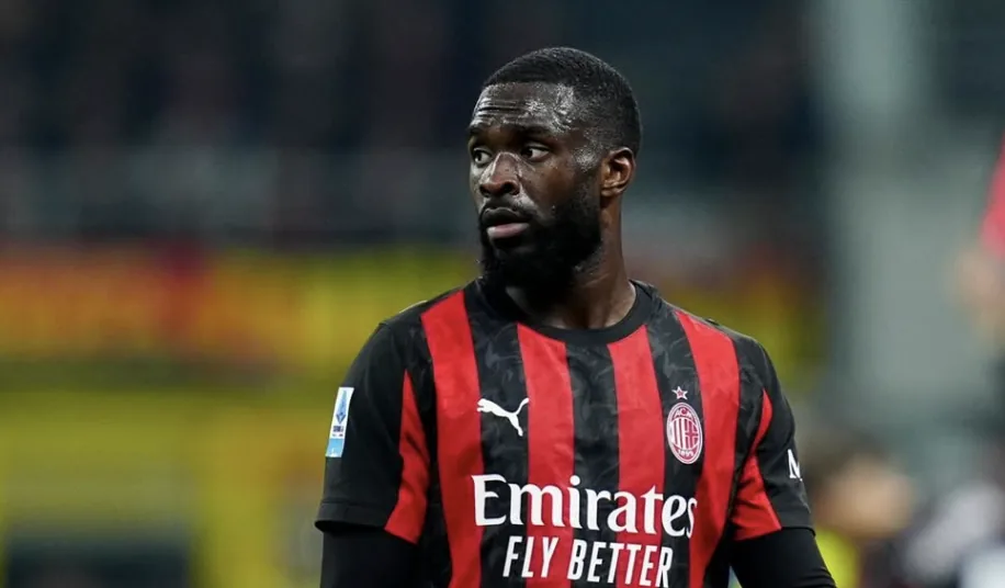 AC Milan Terancam Kehilangan Bek Andalan ke Aston Villa Jelang Penutupan Bursa Transfer Musim Panas