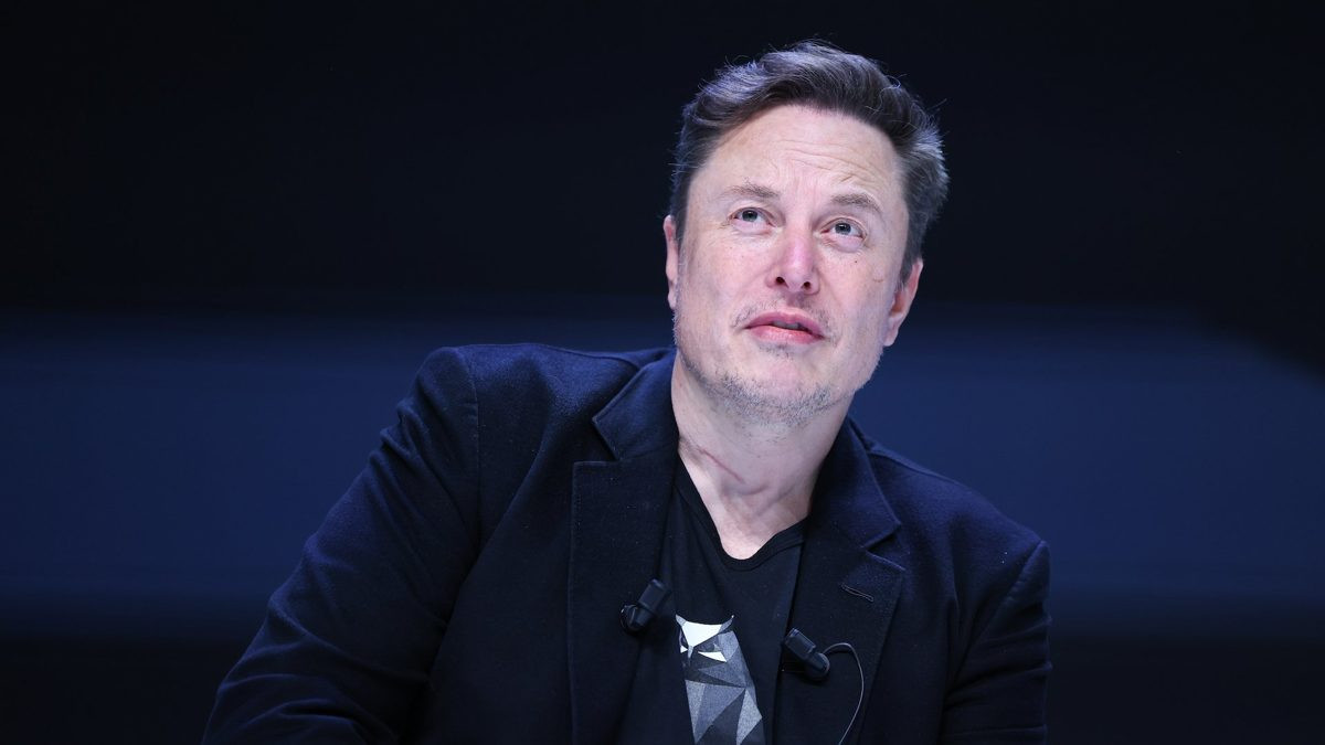 Membandingkan Kekayaan Elon Musk dengan Pemilik Manchester City dan Manchester United