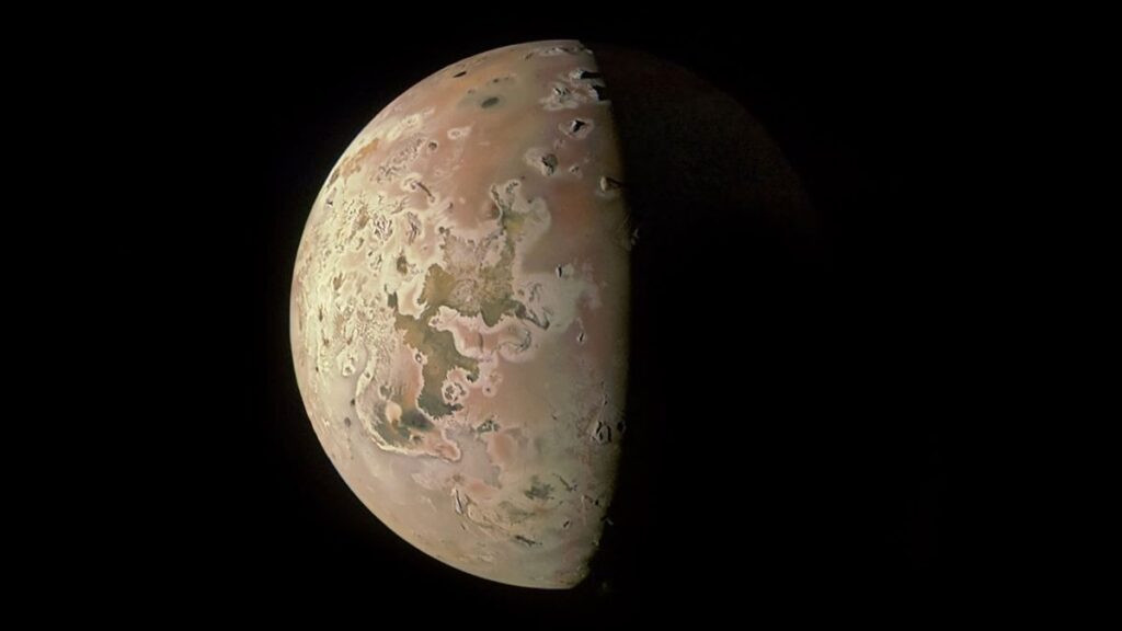 Pesawat Ruang Angkasa NASA Terbang Melintasi Dunia yang Jauh, Menyaksikan Aktivitas Vulkanik yang Belum Pernah Terjadi