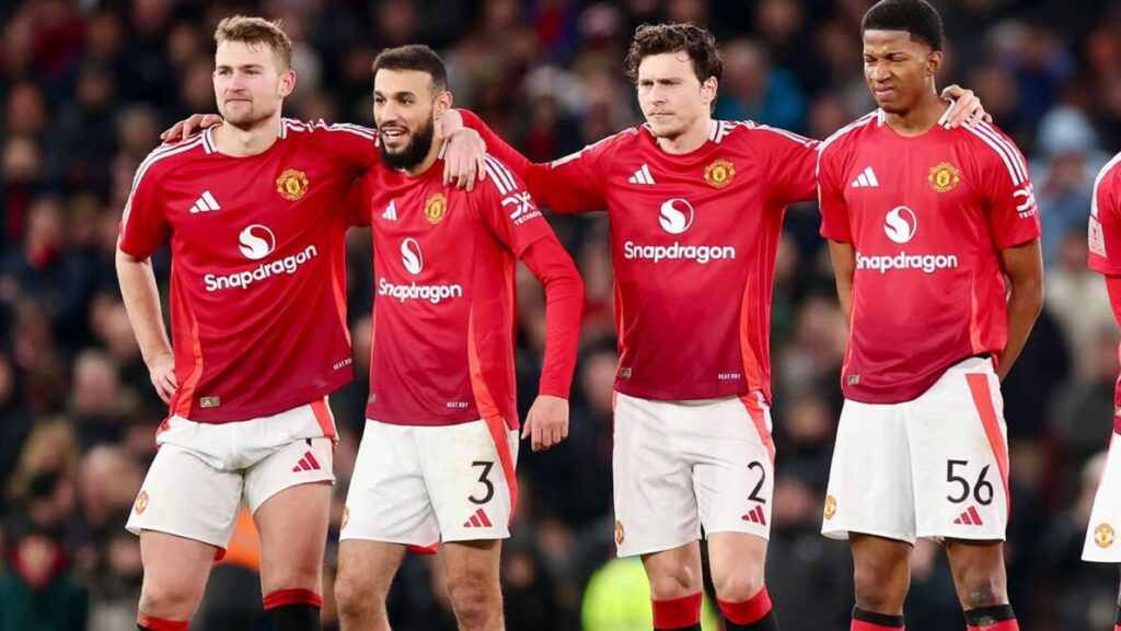 Kisah Noussair Mazraoui, Pemain Muslim yang Berbuka Puasa di Tengah Laga Piala FA Manchester United vs Fulham