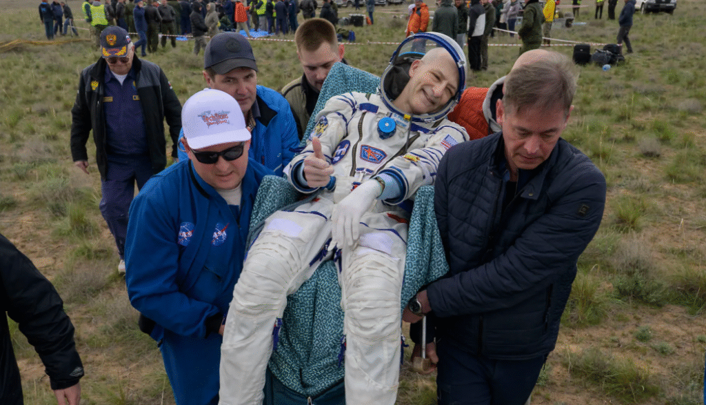 Tepat di Hari Ulang Tahun ke-70, Astronot Tertua NASA Mendarat dengan Selamat di Bumi