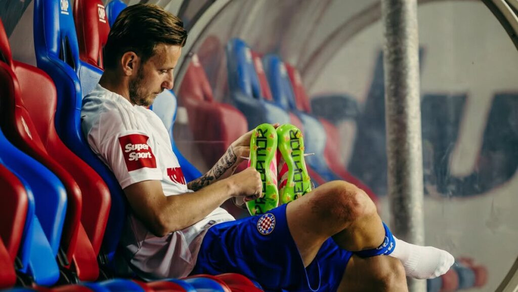 Mantan Gelandang Barcelona dan Timnas Kroasia, Ivan Rakitic Resmi Pensiun