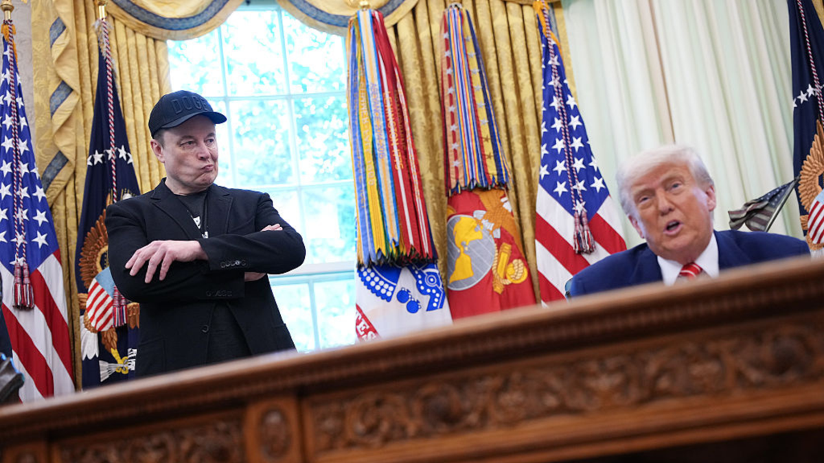 SpaceX Mungkin Pensiunkan Dragon di Tengah Perseteruan Musk dan Trump