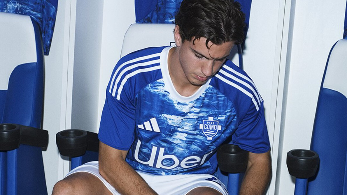 Jersey Como 1907 Karya Didit Prabowo: Simbol Ketenangan Danau dan Ambisi Serie A Liga Italia 2025/26