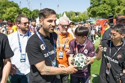 Termasuk Barcelona, 2 Klub Bisa Bajak Cesc Fabregas dari Como