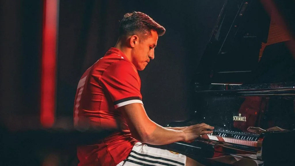 Hari Bersejarah untuk Manchester United: Simfoni Alexis Sanchez yang Belum Selesai di Jantung Old Trafford
