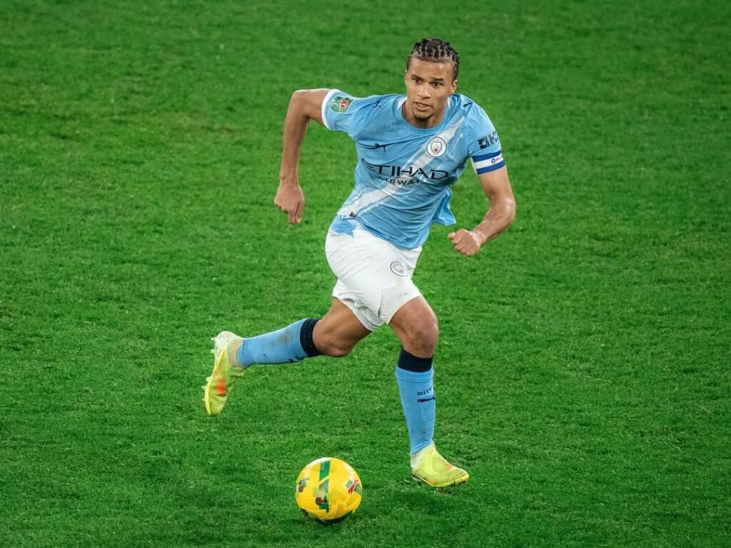 Krisis Lini Pertahanan, AC Milan Pertimbangkan Rekrut Nathan Ake