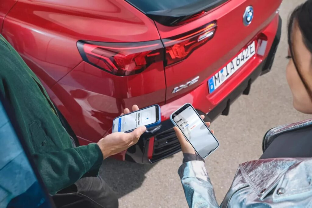 Teknologi Baru Ini Bikin Mobil Bisa Dibuka & Dipinjam Cuma Lewat HP!