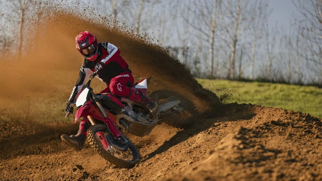 Ducati Desmo450 MX Factory, Motor Motocross Siap Tempur dari Borgo Panigale yang Lebih Ringan dan Ganas