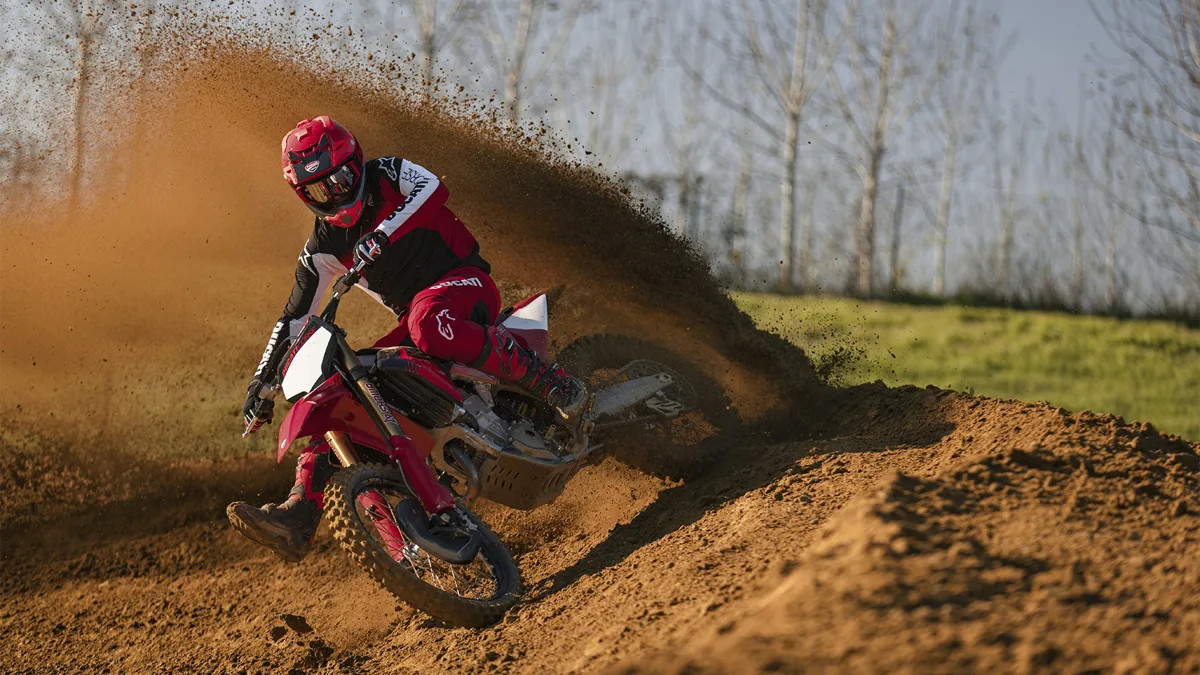 Ducati Desmo450 MX Factory, Motor Motocross Siap Tempur dari Borgo Panigale yang Lebih Ringan dan Ganas