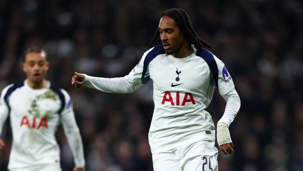 Juventus Incar Djed Spence dari Tottenham