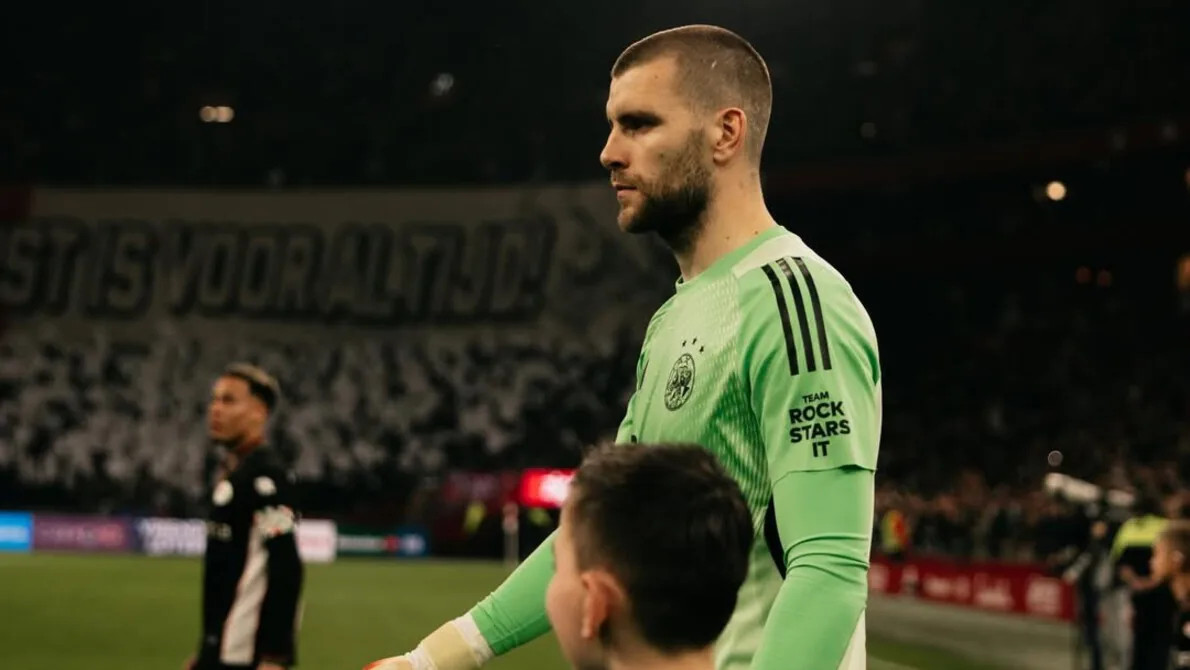 Kisah Karier Maarten Paes, Dari Seorang Striker yang Lelah Mencetak Gol hingga Menjadi Kiper Timnas Indonesia dan Ajax Amsterdam