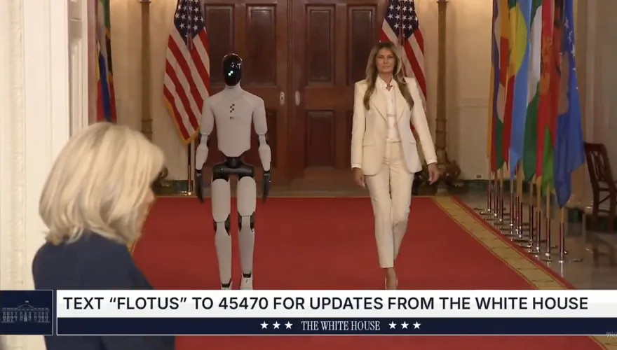 Istri Donald Trump Ingin Gantikan Guru dengan Robot Humanoid