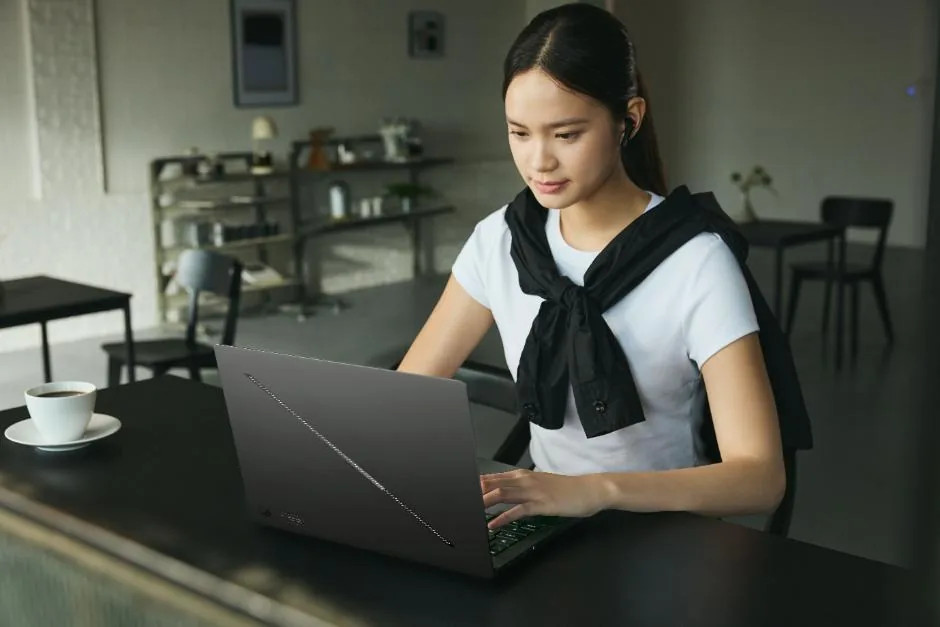 ROG Zephyrus G14 Resmi di Indonesia, Laptop Gaming Tipis dengan RTX 5070